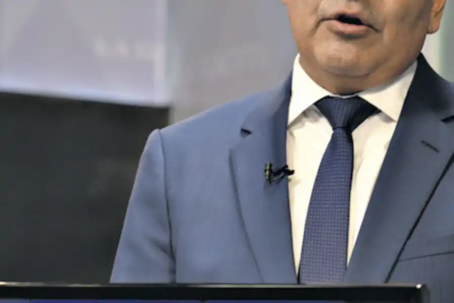 Germán Alfaro fue el único que lució una corbata. 