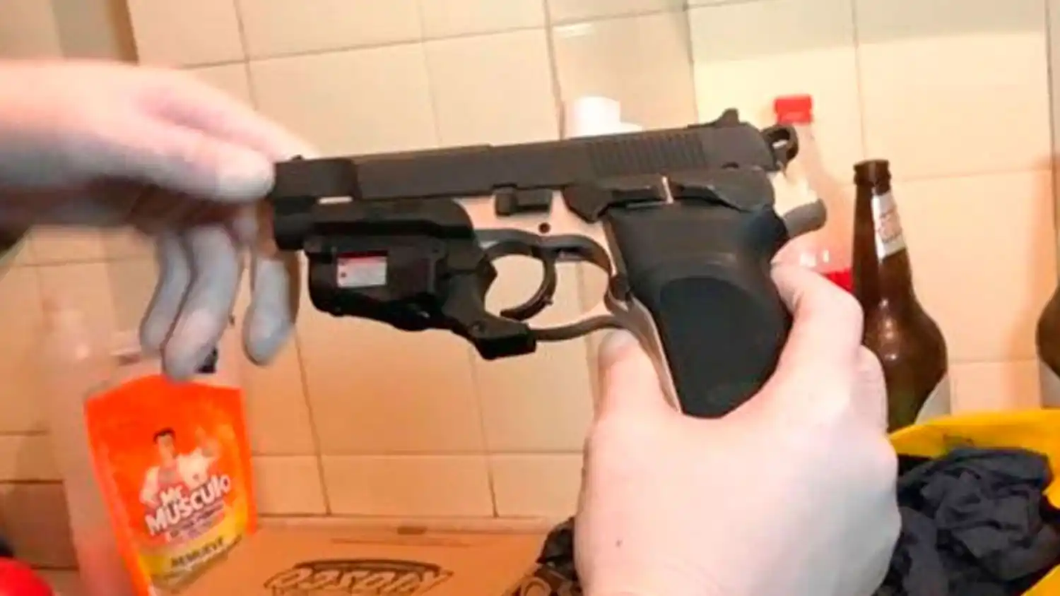 La pistola calibre 40 con la que cometieron el doble crimen.