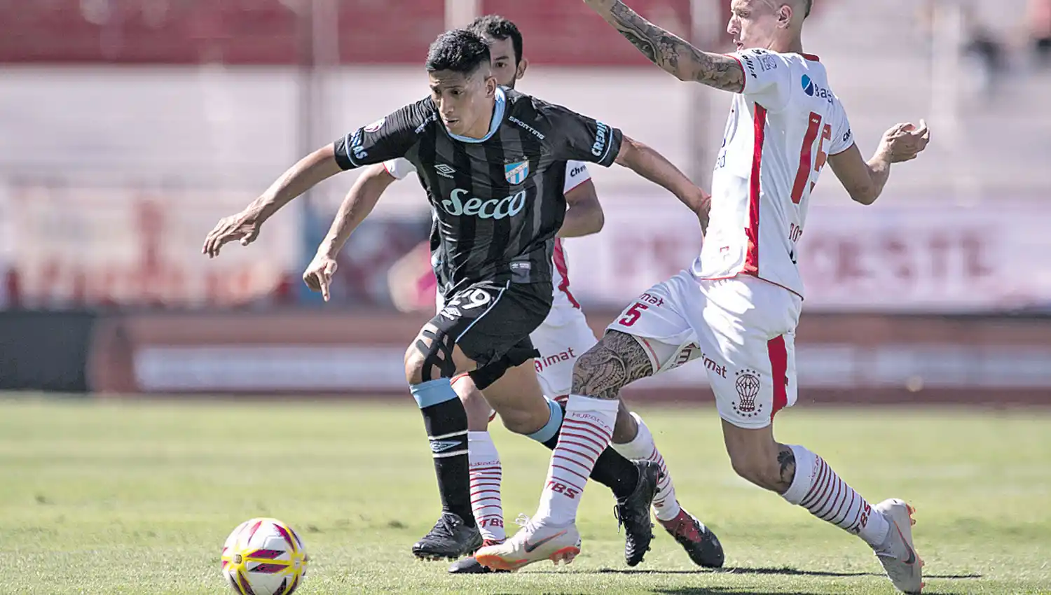 PARA LA ESTADÍSTICA. Con el quinto puesto asegurado, Atlético cerró la Superliga con un 0-2 ante Huracán.