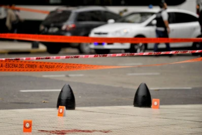 Doble crimen frente al Congreso: hallaron siluetas humanas con impactos de proyectiles