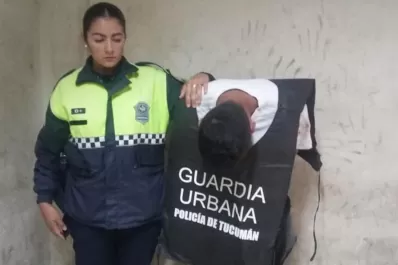 Quiso quitarle el arma a una policía en pleno microcentro y fue aprehendido