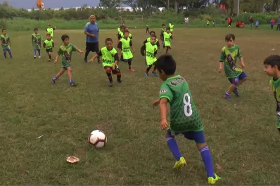 Los Leones: el equipo en el que juegan niños de la calle que quieren ser estrellas