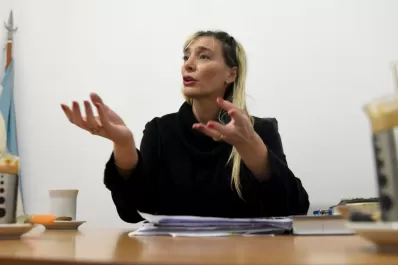 “El empleado leyó el acta matrimonial en Cafayate y se firmó una hoja en blanco”