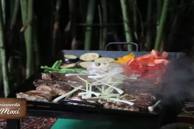 Hoy, en Cocinando con Maxi: tapa de asado y costillas con verduras a la chapa