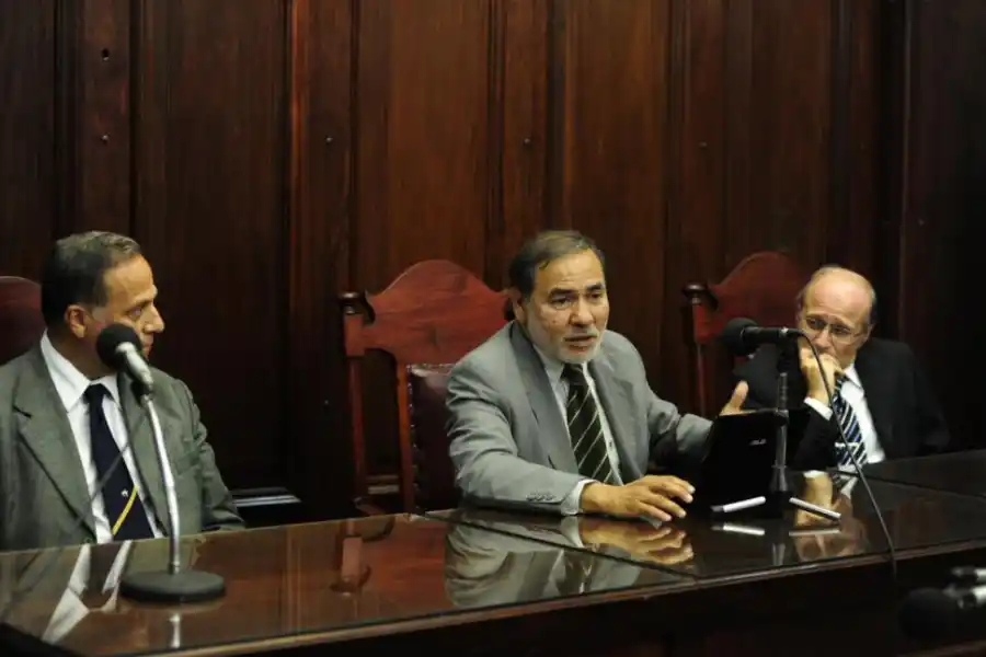 Roldán Vázquez (centro)