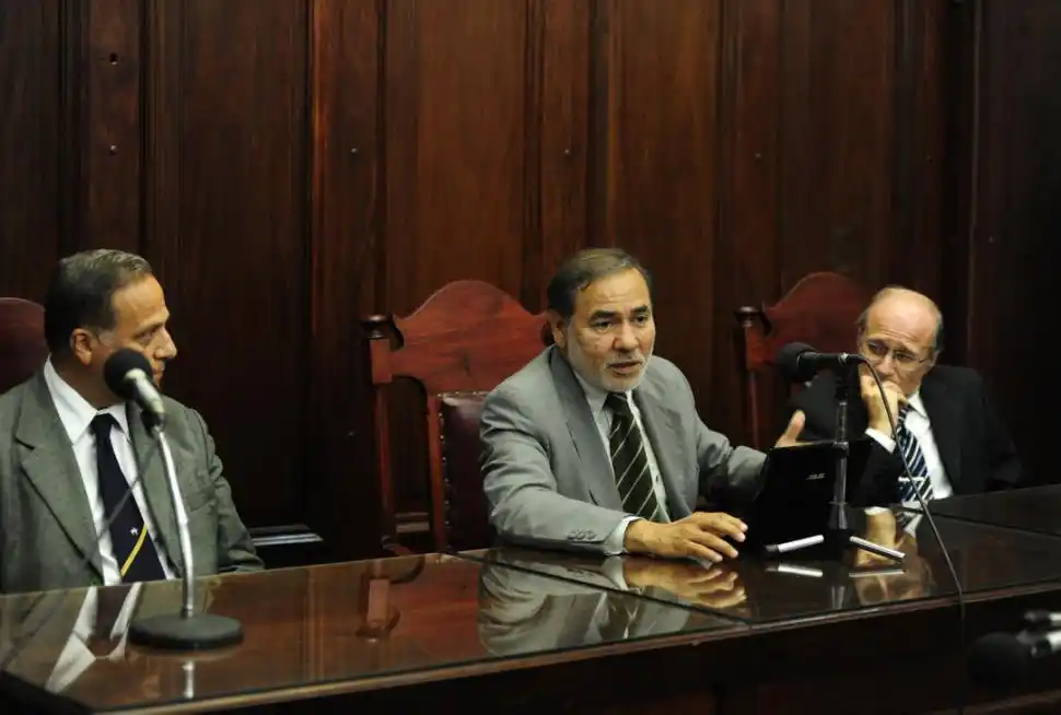 Roldán Vázquez (centro)