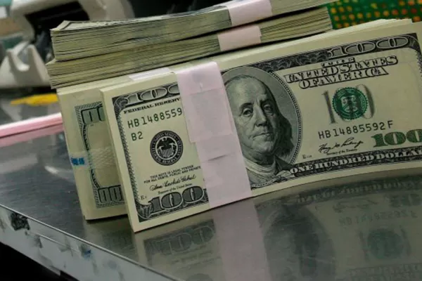 El dólar saltó 21 centavos, a $ 46,26, en línea con el mundo