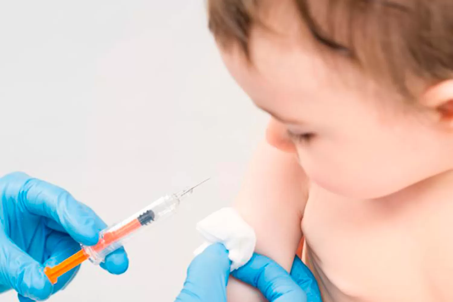 MENVEO. Forma parte del calendario nacional de vacunas obligatorias y gratuitas.