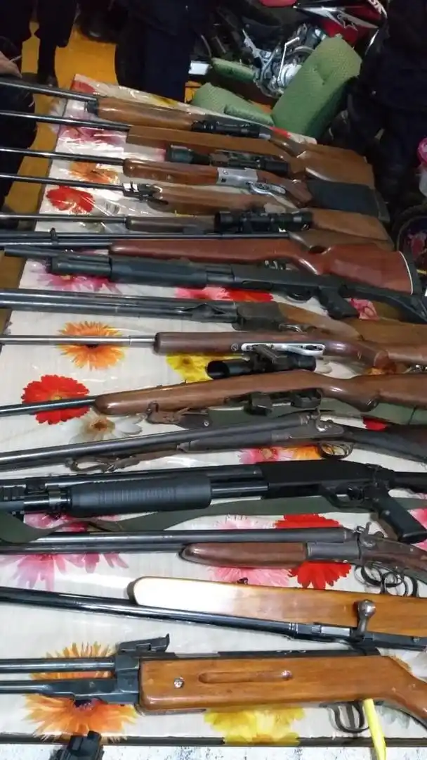 OPERATIVO. En una vivienda de Tafí Viejo se halló una “fábrica de armas”.  