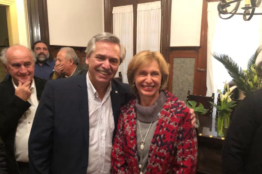  Beatriz Rojkés, cerca de Alberto Fernández: junto al futuro presidente de todos los argentinos
