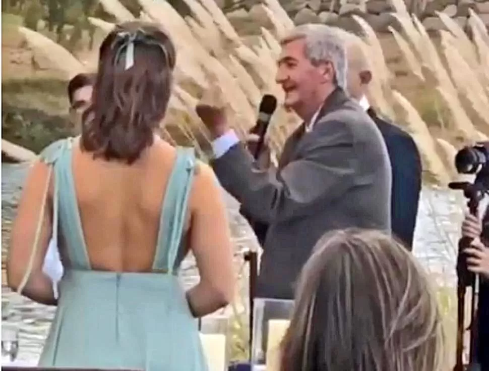 EN CAFAYATE. Los denunciantes acercaron un video en el que Guerra celebra la boda.  