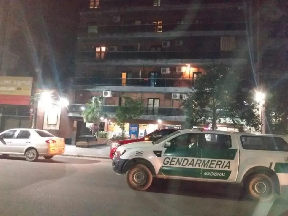 MÓVIL. Personal de Gendarmería se presentó en uno de los departamentos.  