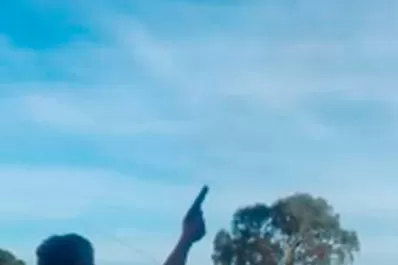 A los tiros: así festejó un policía la clasificación de su equipo