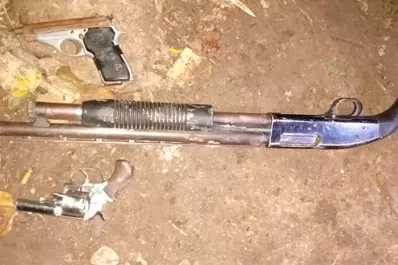Hacían tiros al aire con una escopeta, un revólver y una pistola y quedaron detenidos