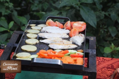 Hoy, en Cocinando con Maxi: bife de pollo con verdura a la plancha