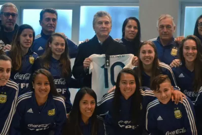 Macri visitó a la selección femenina que jugará el Mundial en Francia