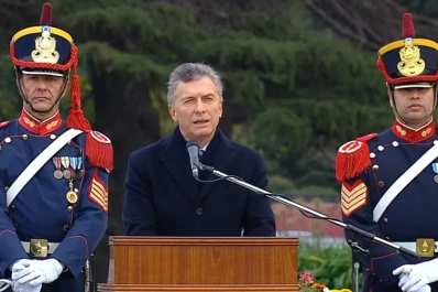 Macri encabezó un acto del Ejército y evitó mencionar el paro nacional