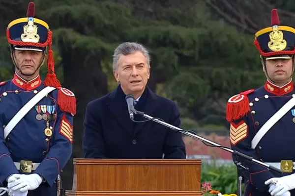 Macri encabezó un acto del Ejército y evitó mencionar el paro nacional