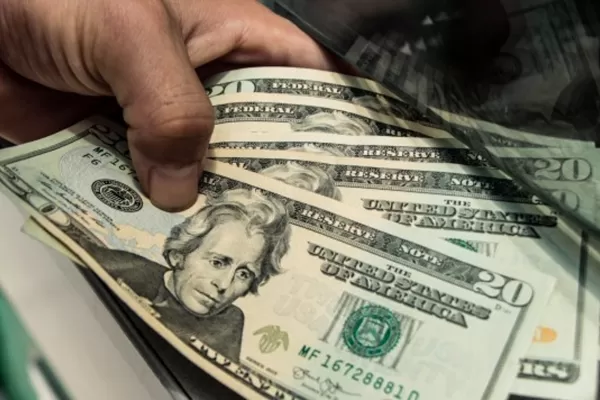 El dólar abrió en baja y cotiza por debajo de los $43