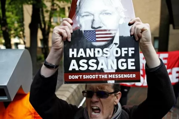 Assange, enfermo, no asistió a la vista por su extradición
