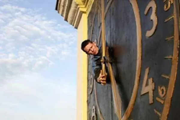 La palabra que crea y el silencio que atrasa