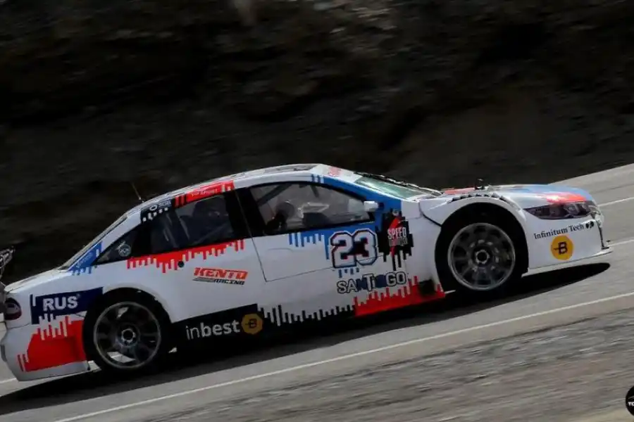 EN LA JUNIOR. El Chevrolet Cruze de Bernardo Ortega fue el primero en ganar en la temporada.  