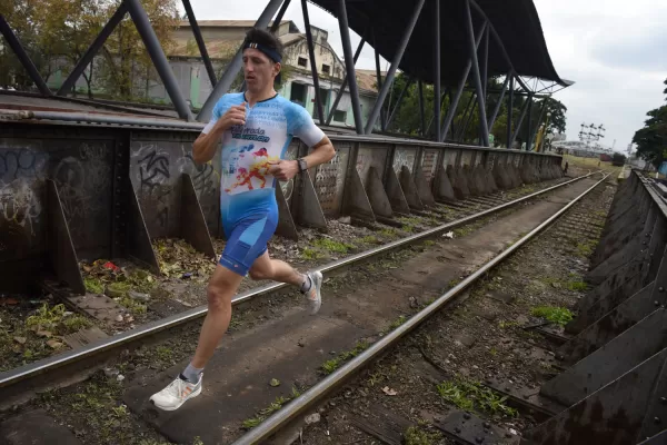 Luchó contra el cáncer y le dijeron que no volvería a caminar: hoy es campeón de triatlón