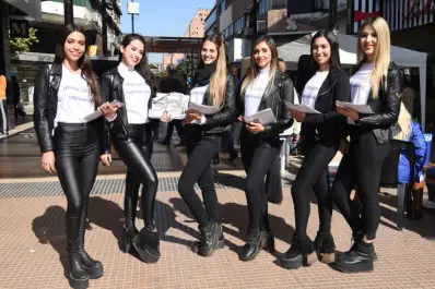 Promotoras y candidatos coparon la peatonal