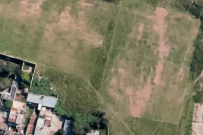 Un hombre murió por un disparo en la cancha de fútbol de la avenida Francisco de Aguirre