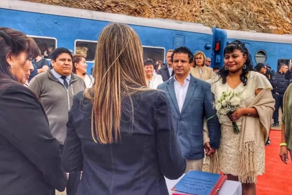 En Salta, la boda a domicilio está tarifada, dan recibo y los celebrantes rinden concurso