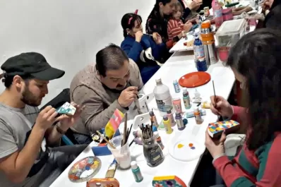 Pintan 1.000 juguetes para regalar en la Navidad