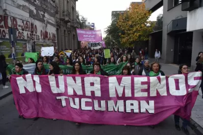 Las mujeres marcharon por la ciudad pidiendo Ni una Menos