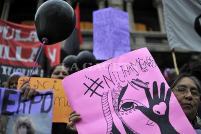 Dictarán una charla sobre violencia de género e instalarán un banco rojo en la Facultad de Artes