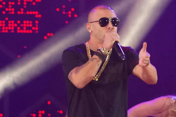 Wisin sufrió un accidente parecido al de Sergio Denis