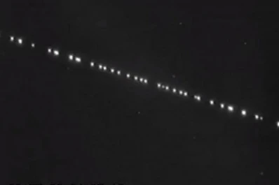 La contaminación lumínica dificultó ver la hilera de satélites que pasó por el cielo tucumano