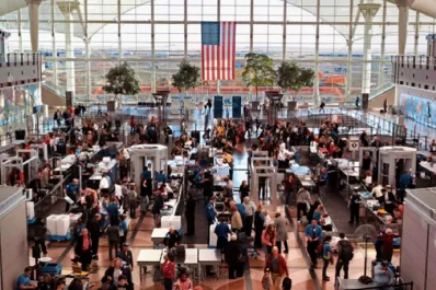 Para poder ingresar a Estados Unidos, chequearán redes sociales, mails y teléfonos