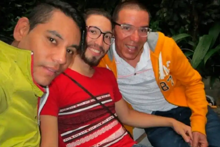 Poliamor: dos hombres recibirán una pensión compartida después de la muerte de su pareja