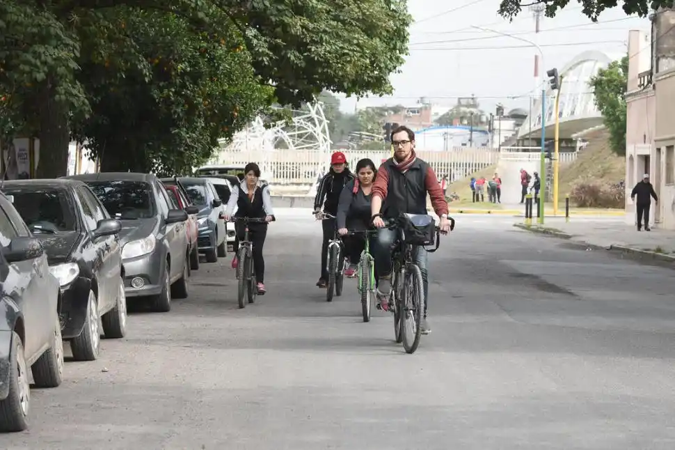 PRACTICANDO. El grupo de los más experimentados, en la calle. 