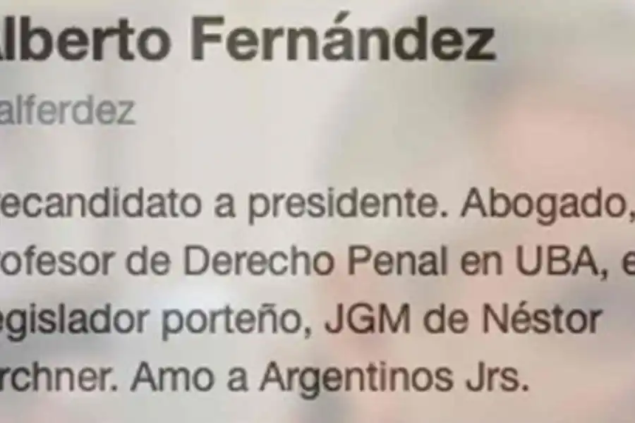 Así era su biografía en Twitter hasta el lunes pasado.