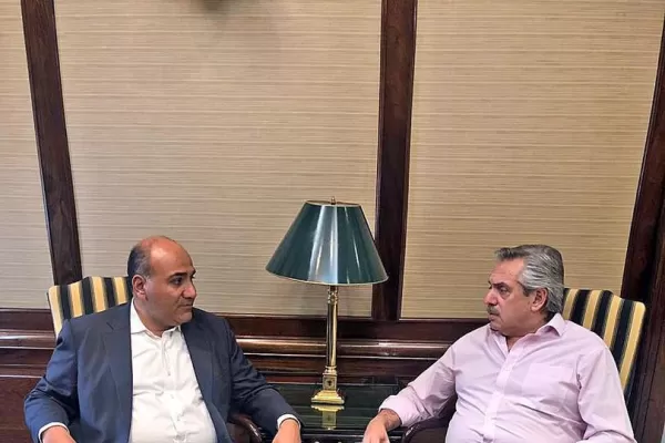 Una cita de neto corte electoral que les sirve a Manzur y a Fernández