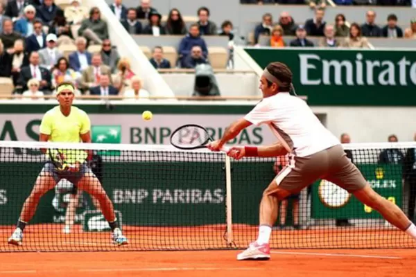 Nadal barrió a Federer y es finalista en Roland Garros