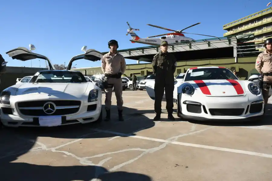 Decomisaron 38 autos de alta gama y embarcaciones de lujo en una causa por lavado de activos