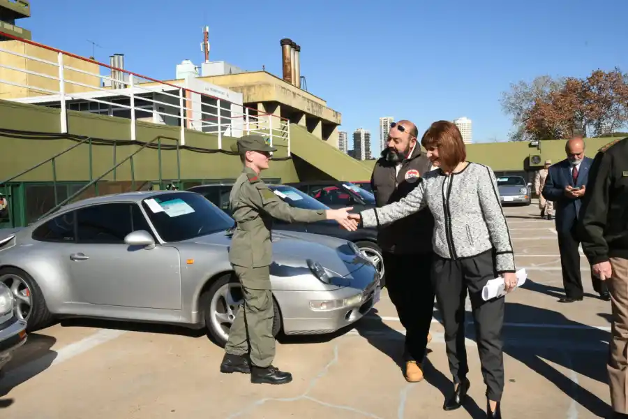 Decomisaron 38 autos de alta gama y embarcaciones de lujo en una causa por lavado de activos
