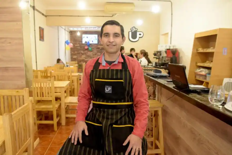 ALBERTO MAIDANA. Vivió en la calle; ahora maneja la cocina de Up. LA GACETA / FOTOS DE FRANCO VERA.-