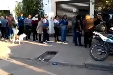 Aún hay filas para votar en muchas escuelas de la provincia