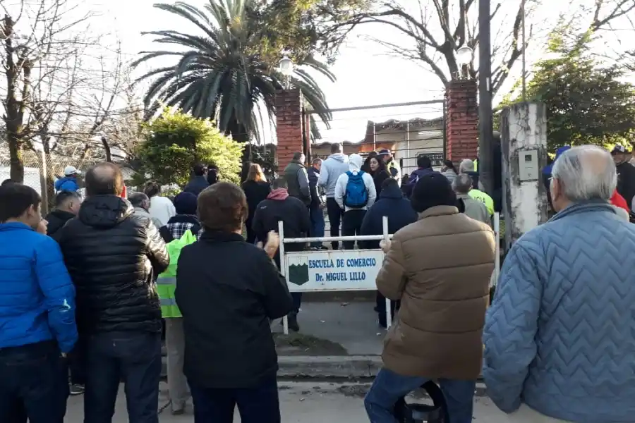 La elección arrancó con demoras en varias escuelas y colegios de Tucumán