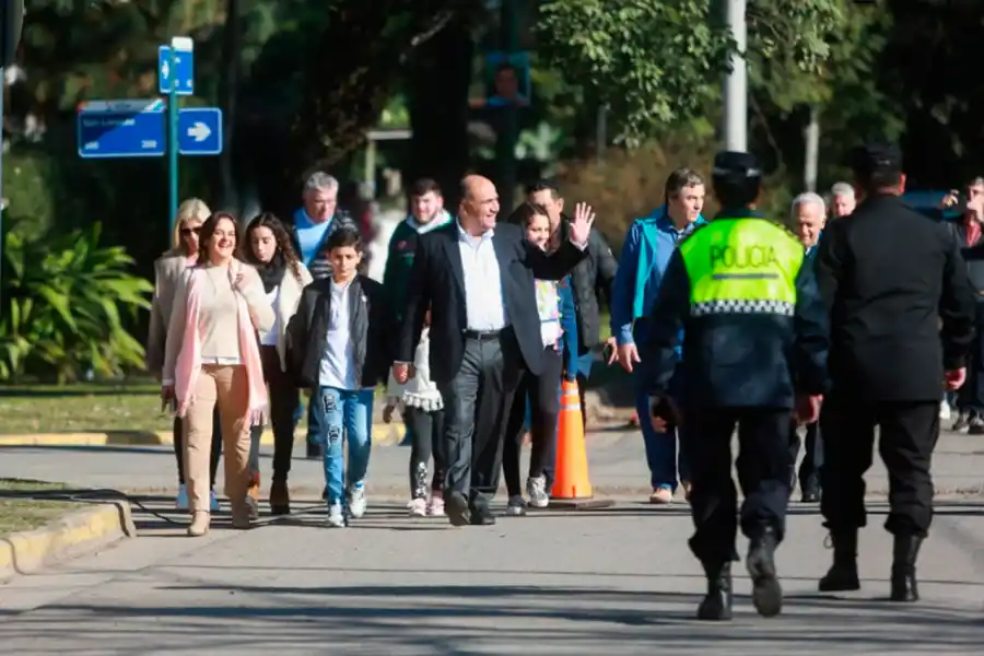 Manzur votó y pidió que si hay algo irregular se denuncie