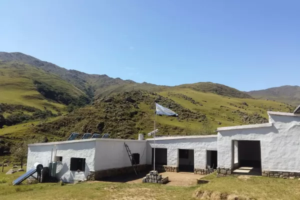 De escuela abandonada a refugio de alta montaña en los Valles