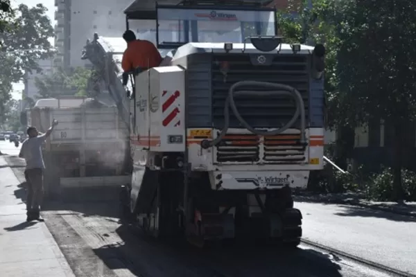 El tránsito es un infierno por la repavimentación de Santiago y Virgen de la Merced