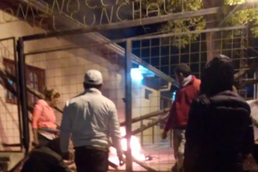 Disturbios y balas de goma en El Naranjo por los resultados del domingo